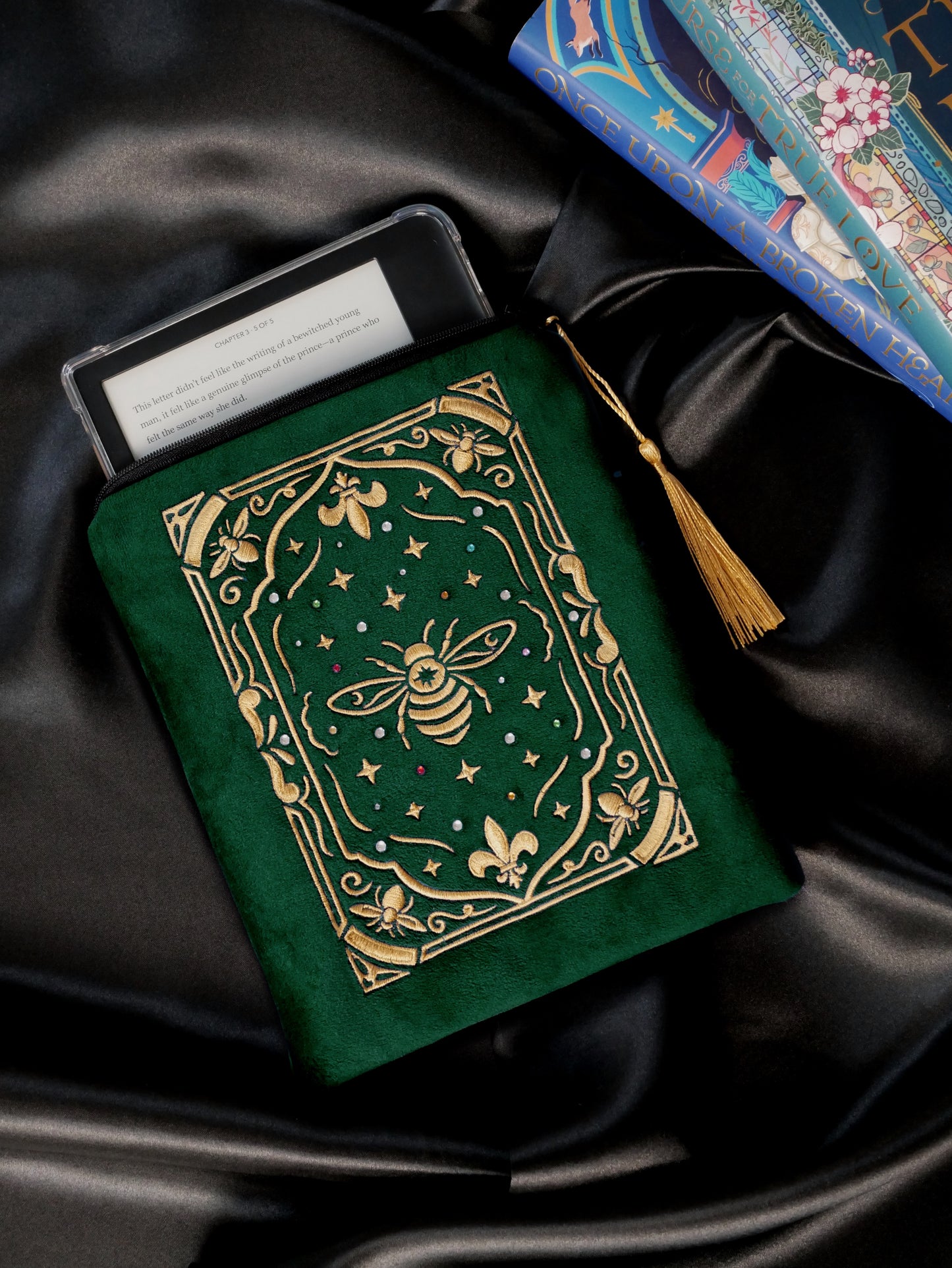 The Royal Trove Green - E-Reader & Kindle Sleeve