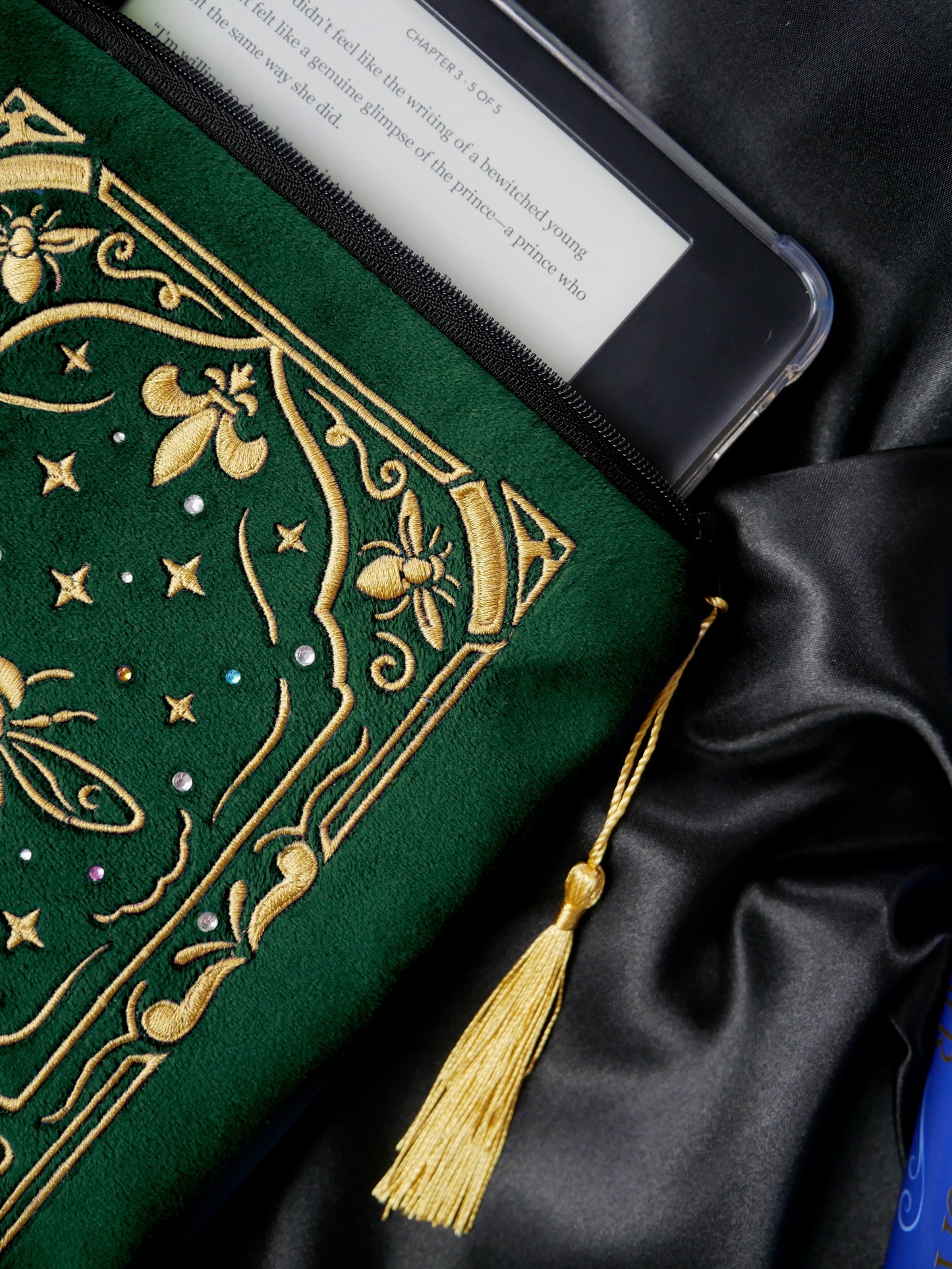 The Royal Trove Green - E-Reader & Kindle Sleeve